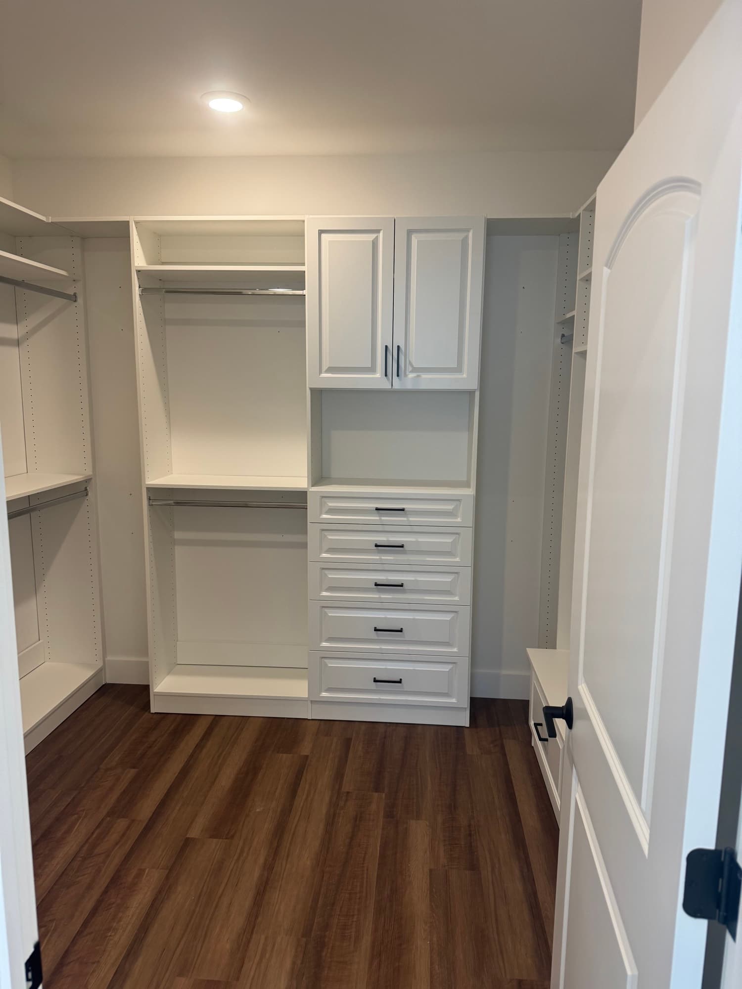 Sharer Residence mudroom with cubbies in Jefferson City, MO